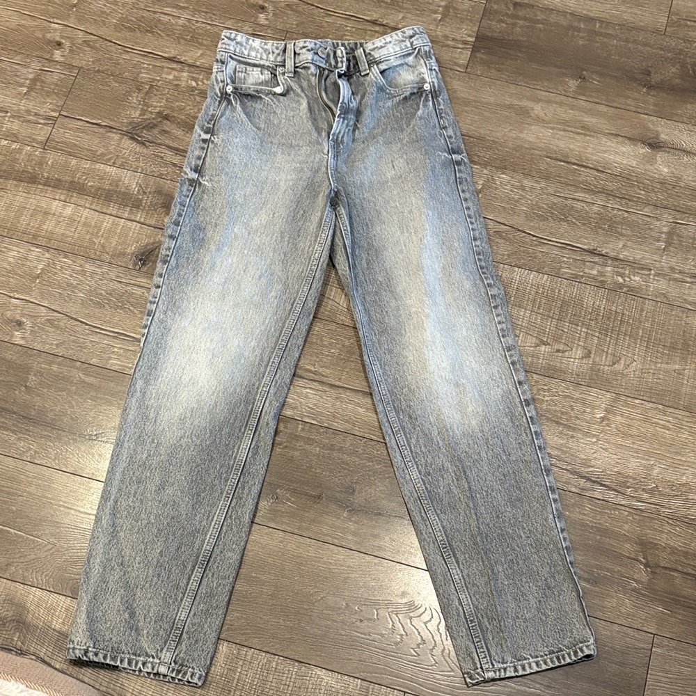 Light Wash grey Straight-Leg Jeans